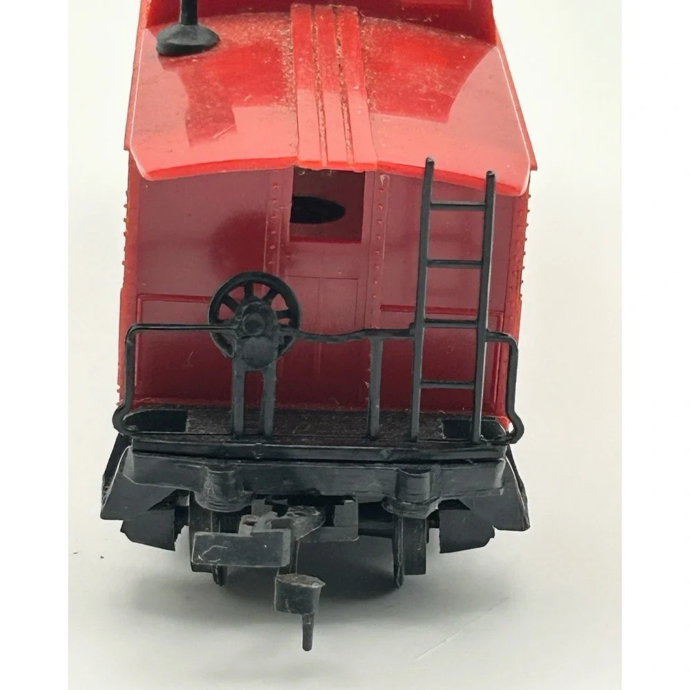 HO Scale Santa Fe ATSF Caboose Lot Of 2 Red Cabooses Freight Train